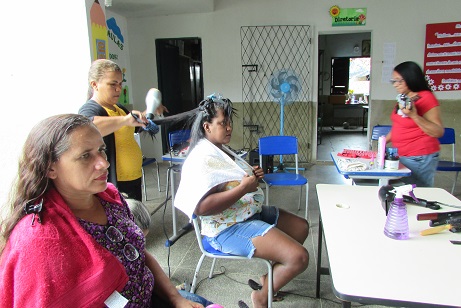 Escolas municipais promovem dia de beleza para mulher sanjoense