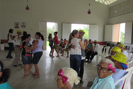 Carnaval dos idosos em ritmo de alegria