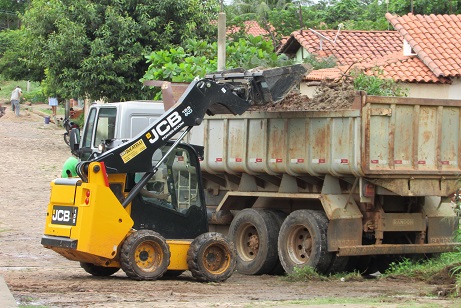 Prefeitura Municipal realiza roço em toda a cidade